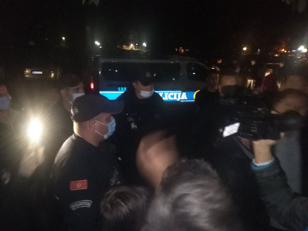 У току ХАПШЕЊЕ владике Јоаникија: Црногорска полиција у Парохијском дому у Никшићу! (ФОТО)