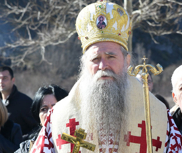 Мене је понекад срамота: Ево шта је Јоаникије поручио полицијском службенику током привођења