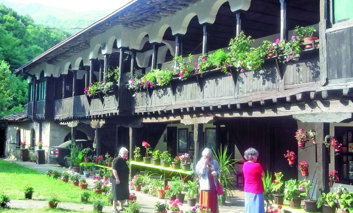 Срби хрле у манастир код Крушевца: У њему живи само монах Јаков, а због онога што ЧУВА верници се УВЕК ВРАЋАЈУ