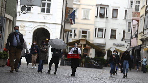 Да ли ће бити дозвољена посета пријатељима или одлазак код фризера? Италија се отвара у следећи понедељак