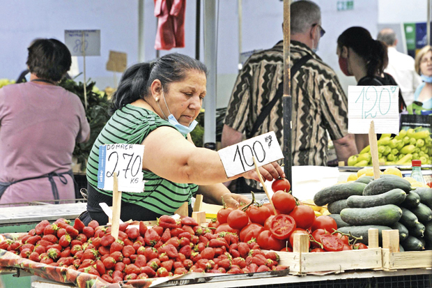 Скочиле цене сезонског воћа, чека се нови род јагода и трешања