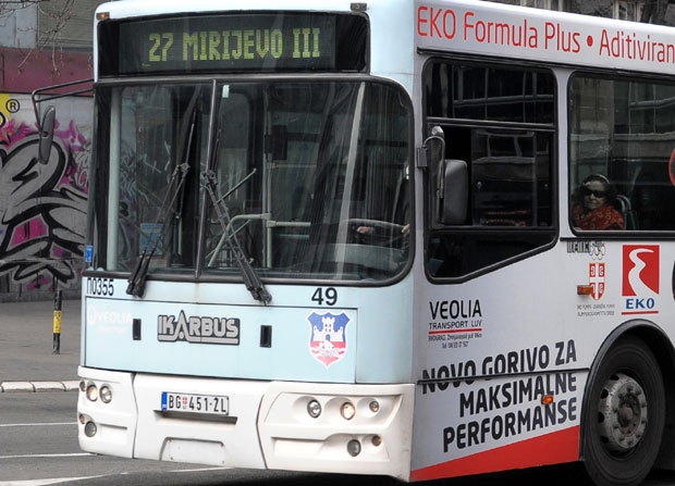 Нападнут возач на линији 27: Након расправе, путник га песницама и вратима ударао по глави