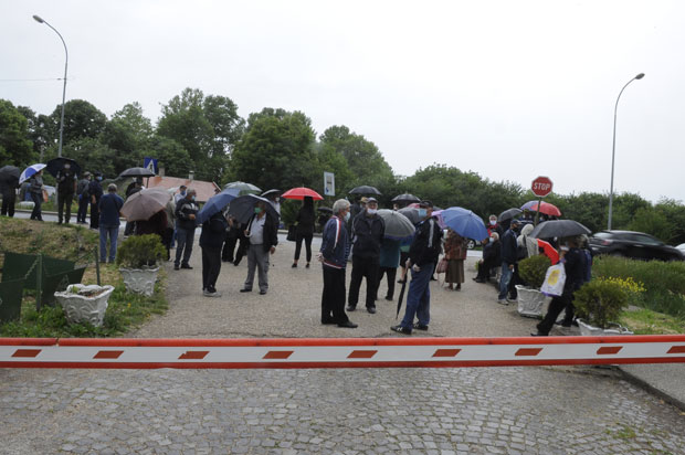 Бивши радници блокирали улаз у ПКБ: Акционари траже земљу или новац (ФОТО/ВИДЕО)