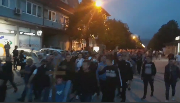 Не СТИШАВА СЕ ГНЕВ народа у Црној Гори: Блокада у Андријевици и Рибаревинама, река људи у Подгорици и Никшићу, Пљевља ОПЕТ НА НОГАМА (ВИДЕО)