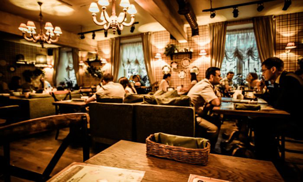 Београдске новине забележиле шок причу: Трговачки путник у кафани угледао своју жену, опет се ОЖЕНИО ЊОМ, а кад је умро сазнало се све