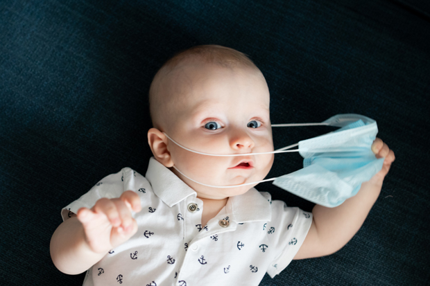 Жена заражена короном родила тројке, две бебе умрле: 45 здравствених радника послато у изолацију због могућности да су инфицирани