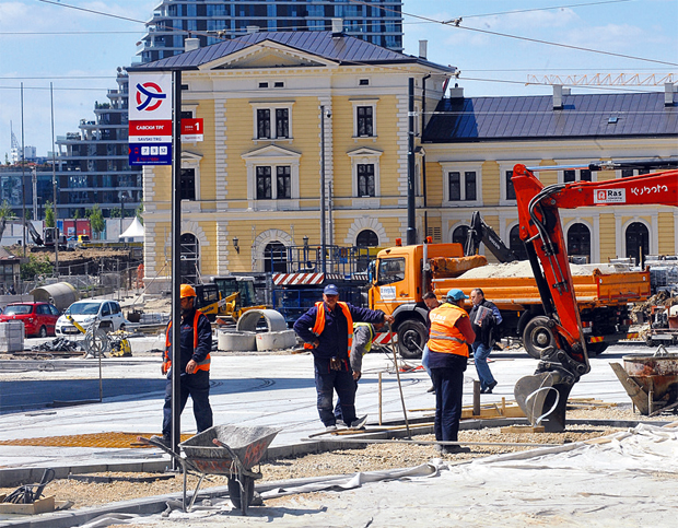 Реконструкција Савског трга: Кеј у завршној фази, из Немањине ка Савској од августа 
