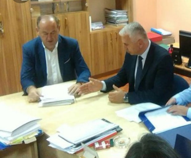 Због хапшена свештеника бојкотују скупштину локалног парламента у Бару