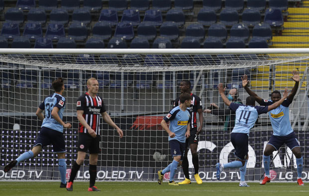 Борусија се не шали: Менхенгладбах лако са Франкфуртом, нови пораз екипе Костића и Гаћиновића