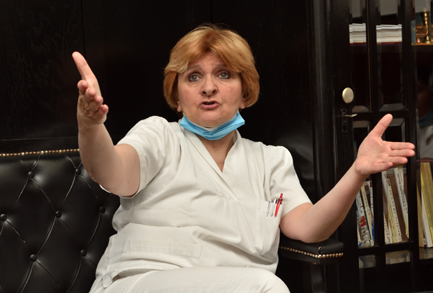 Професорка Грујичић упозорава: НЕ ИДИТЕ НА МОРЕ! Струка сагласна - у Србији је СИГУРНИЈЕ