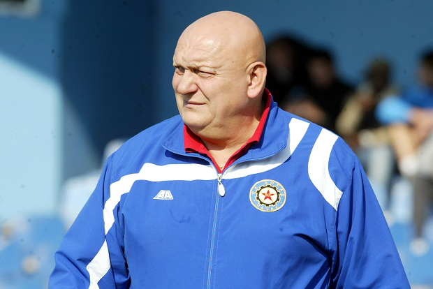 Шокантне сцене у Бијељини: Тренер Радника нападнут испред стадиона, претили му и пиштољем!