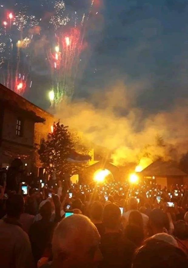 Хтели су да Светом Василију наметну правила короне: Владика Јоаникије се обратио Беранцима, дочекали га кореографијом (ФОТО+ВИДЕО)