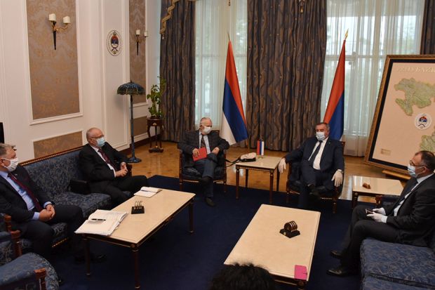 Мере су биле тешке, али неопходне: Премијер Вишковић са представницима пензионера