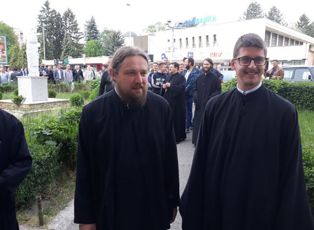 Свештеници дали изјаве, на реду су сведоци: И Милов одборник дошао да подржи јереје (ВИДЕО)