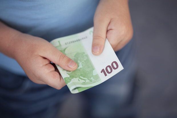 Представници Привременог органа града Приштине одрекли се новчане помоћи од сто евра