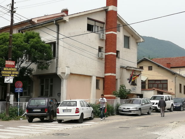 Ухапшени правница из Врања и социјални радник из Бујановца, примили МИТО да “ПОГУРАЈУ” УСВАЈАЊЕ: Будућност детета “ПРОДАВАЛИ” за МОБИЛНИ 