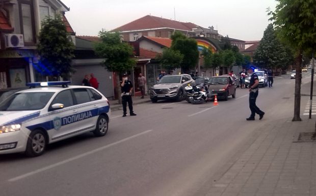 Оборен саобраћајац на мотору, дочекао се на ноге: Удес у Врању