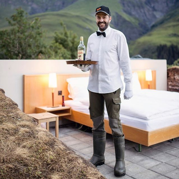 Овај хотел у Швајцарској нема прозоре, врата, ни кров, али има БАТЛЕРА: Број звездица – НУЛА, а тек колико кошта ЈЕДНО НОЋЕЊЕ! (ФОТО)