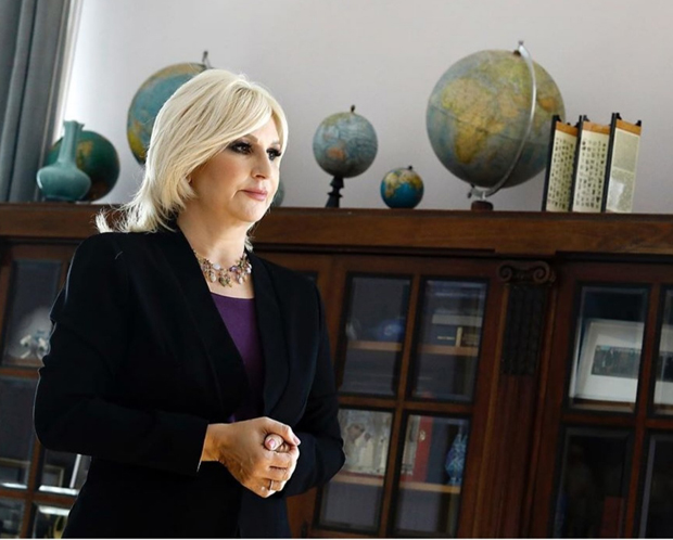 Шпијунка: Глобуси као веза
