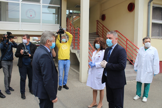 Корону гледају у очи: Отворена лабораторија за вирусологију у Бијељини