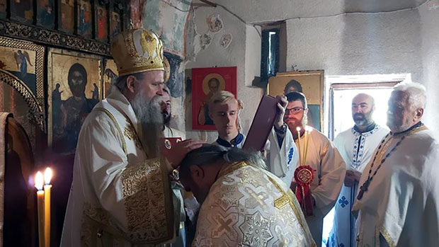 Владика Јоаникије: Искушења кроз која пролазимо непријатна јер ДОЛАЗЕ ОД БРАЋЕ