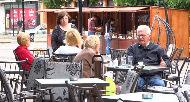 Обреновац покреће програм за пензионере и угоститеље: Поклањају хиљадарку за пиће