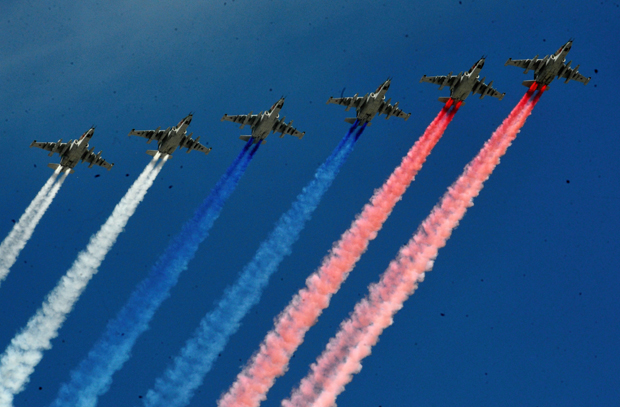 Парада победе 24. јуна у Москви, Марш Бесмртног пука 26. јула
