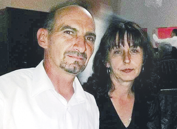 Син га је видео поломљеног, а ја се само питам зашто, у који амбис се сурвала истина? Две године од погибије радника параћинске стакларе породица још тражи правду 