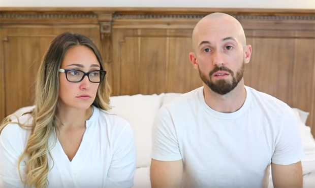 Мика и Џејмс су усвојили дечака са аутизмом, ПА ГА ВРАТИЛИ: Имао је много посебних потреба којих нисмо били свесни (ВИДЕО)