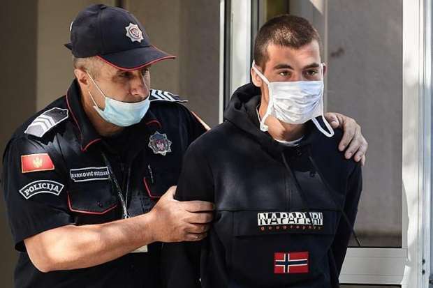 Полиција натерала Луку да призна нешто што није учинио: Реаговање породице младића осумњиченог да је уништио споменик у Пиперима