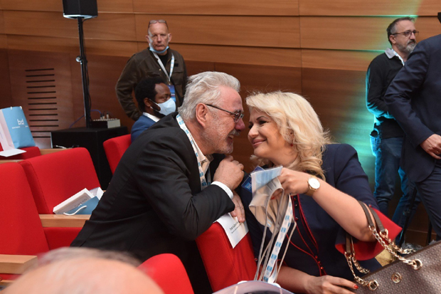 Кисић прекинула Несторовићево излагање: Дарију боли глава од мене,купићу јој пиће