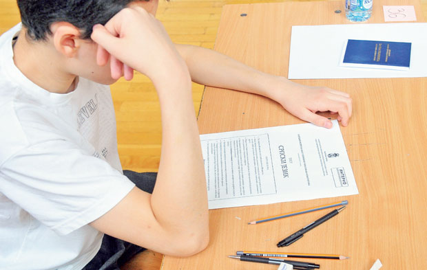 Ђаци опет проверавају знање: Осмаци данас раде пробни тест из математике