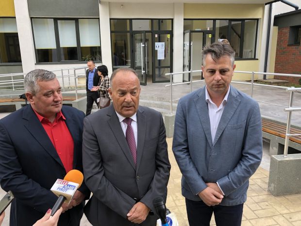 Задовољан онлајн наставом: Министар Шарчевић са директорима пиротских школа