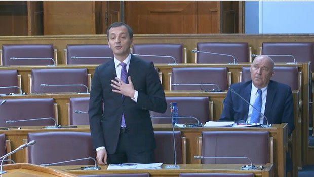 Министар одбране Црне Горе: ПОНОСАН САМ што сам вратио орден СПЦ!