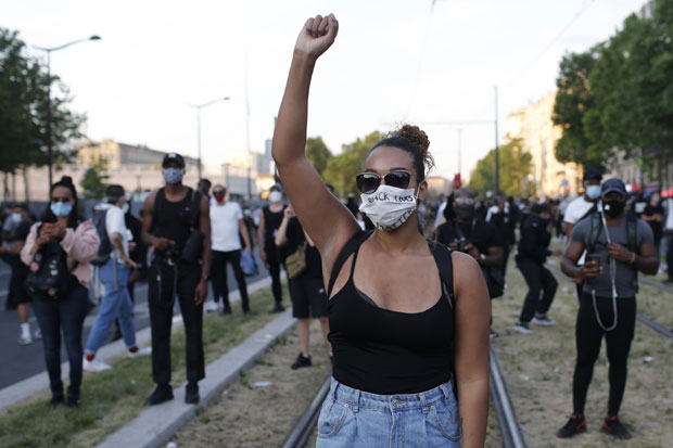 Бунт против полицијског насиља: Протести у француским градовима