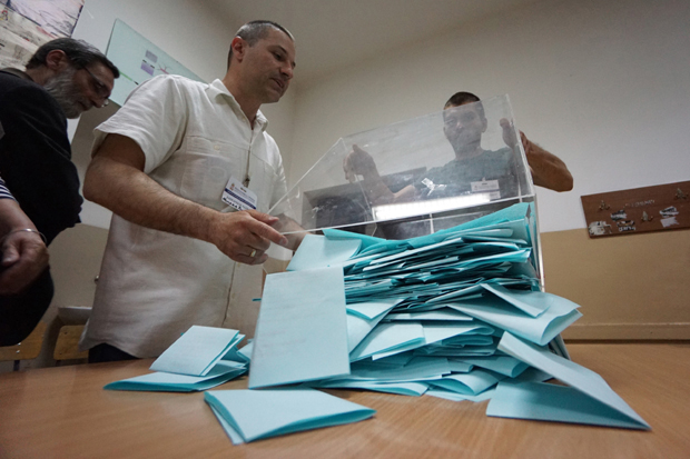 Истекао рок за пријаву листа за изборе: 21 странака и коалиција на списку, Чеда и ЛДП стигли у “минут до 12”