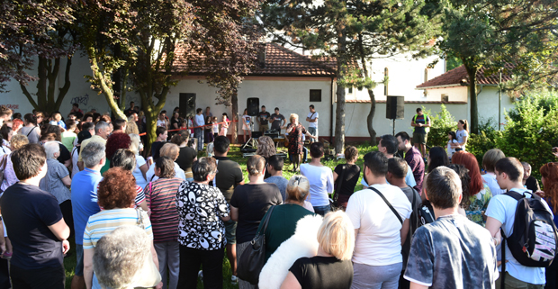 Певали од муке: Протестни скуп у насељу Котеж