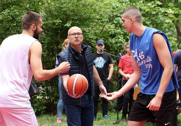 Шпијунка: Вучевићево прво подбацивање