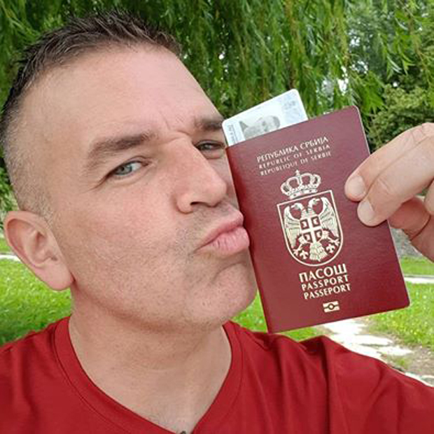 Поносно љубим српски пасош: Американац Чарлс коначно постао грађанин Србије