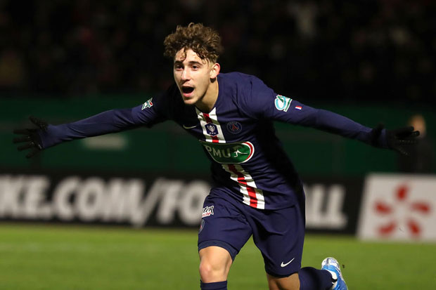 Мбапе жели да задржи младе играче ПСЖ у клубу: Потпиши уговор и даћу ти патике (ФОТО)