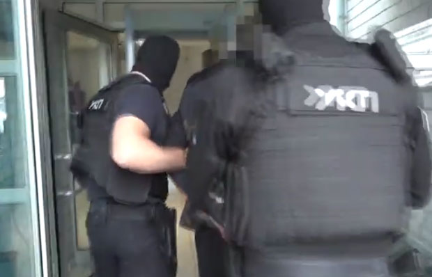 Полиција макрое у доњем вешу изводила из станова где је организована проституција (ВИДЕО)