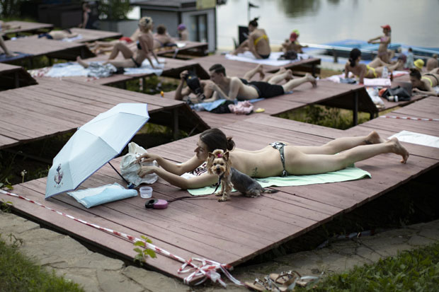 Москва укида рестрикције око ковида 19: Привикавање на стари живот