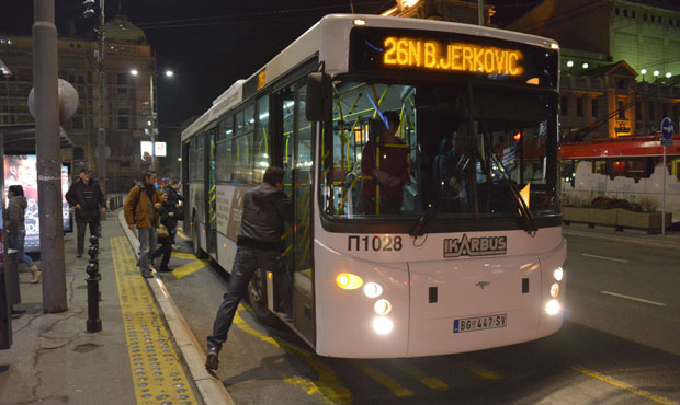 Од поноћи опет ради ноћни превоз: Маркице не важе, ево колико ће да кошта вожња