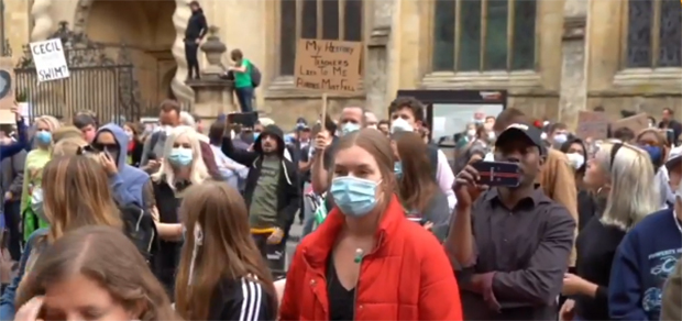 Протест у Оксфорду због полицијске бруталности и расизма (ВИДЕО)