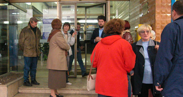 ДОБИЛИ СТЕ 100 ЕВРА, АЛИ ПРОВЕРИТЕ РАЧУН: Неки грађани имају ЈОШ 90 ЕВРА - а да то и не знају