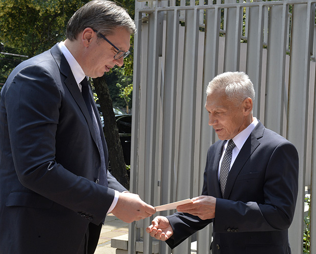 Вучић честитао Путину Дан Русије: Радујемо се успесима данашње Русије