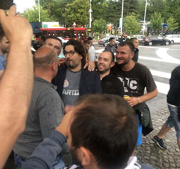 Гробари у трансу: Тринкијери стигао у Хумску, кошаркаши испод југа (ФОТО, ВИДЕО)