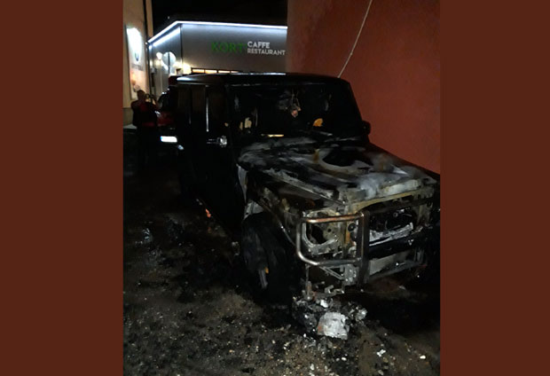 У Фочи запаљен скупоцени мерцедес: Аутомобил припадао Младену М.