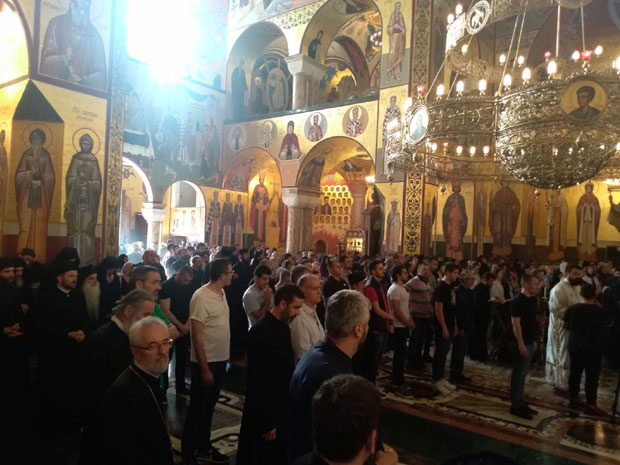 Молебан у Саборном Храму у Подгорици: Свештенство Митрополије после иде према Скупштини Црне Горе и имају један ЗАХТЕВ