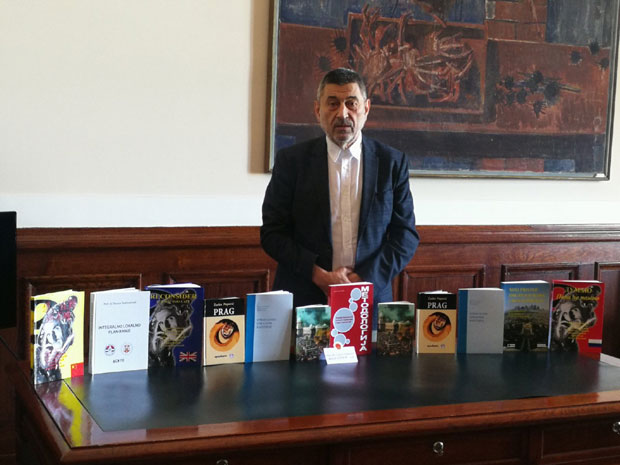 ШПИЈУНКА: Кампања књигом